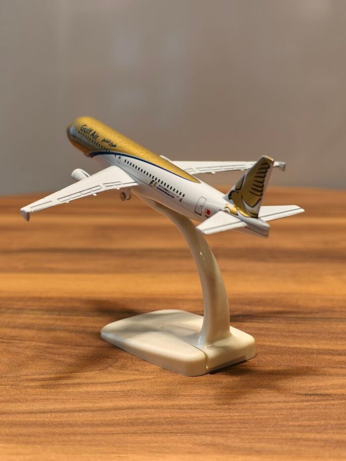 Gulf Air (White/Gold) Scale 1/400 - Image 2