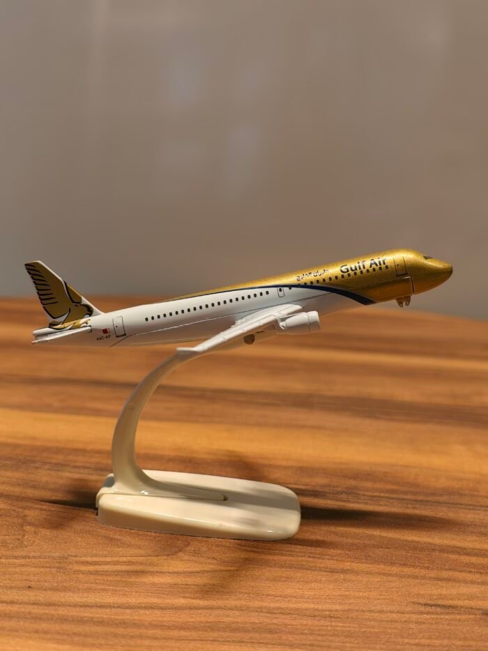 Gulf Air (White/Gold) Scale 1/400 - Image 3