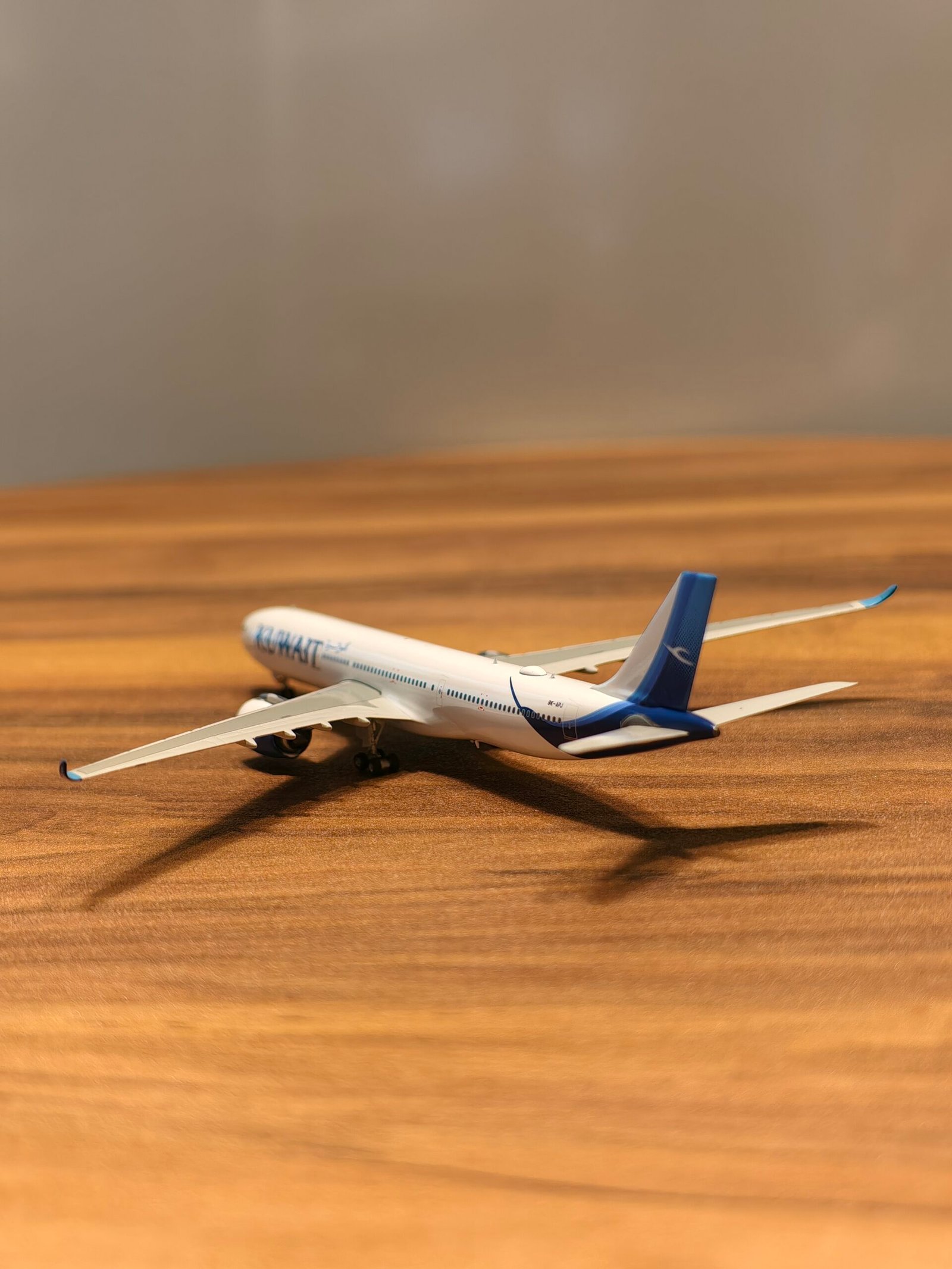 Kuwait Airways Airbus A330-900 neo (White/blue) 1:400 - Image 2