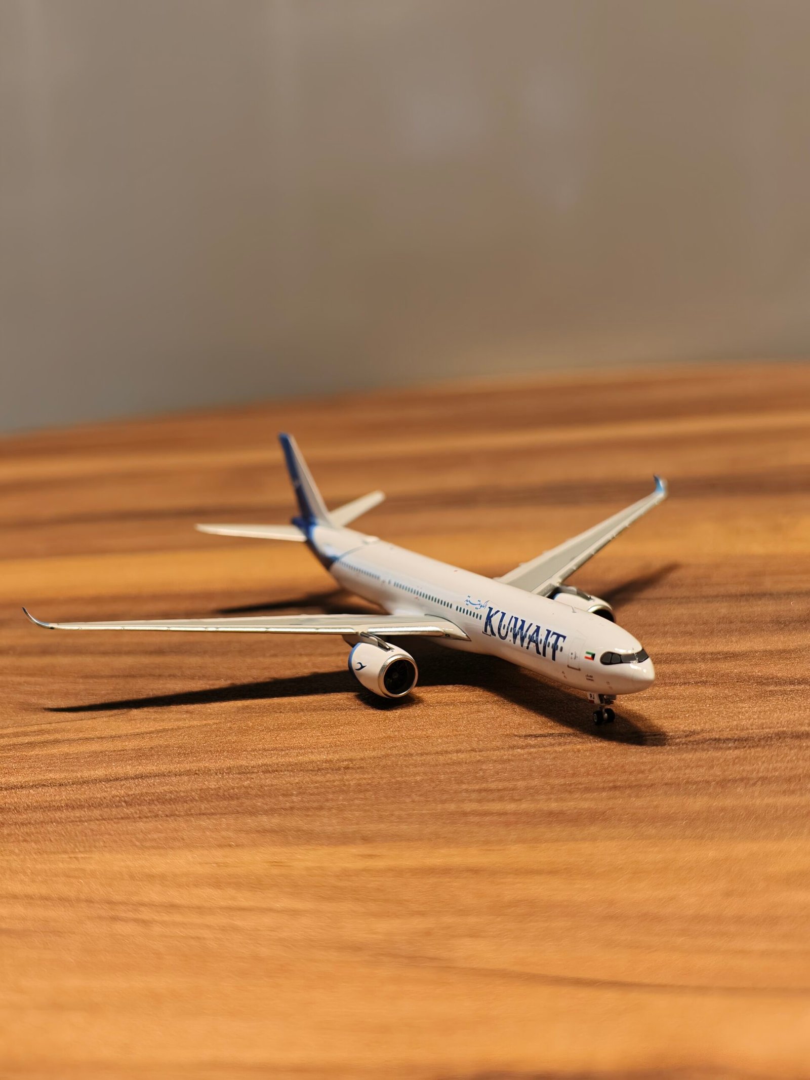 Kuwait Airways Airbus A330-900 neo (White/blue) 1:400 - Image 3