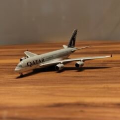 Qatar Airbus A380 (Gray/White) 1:400