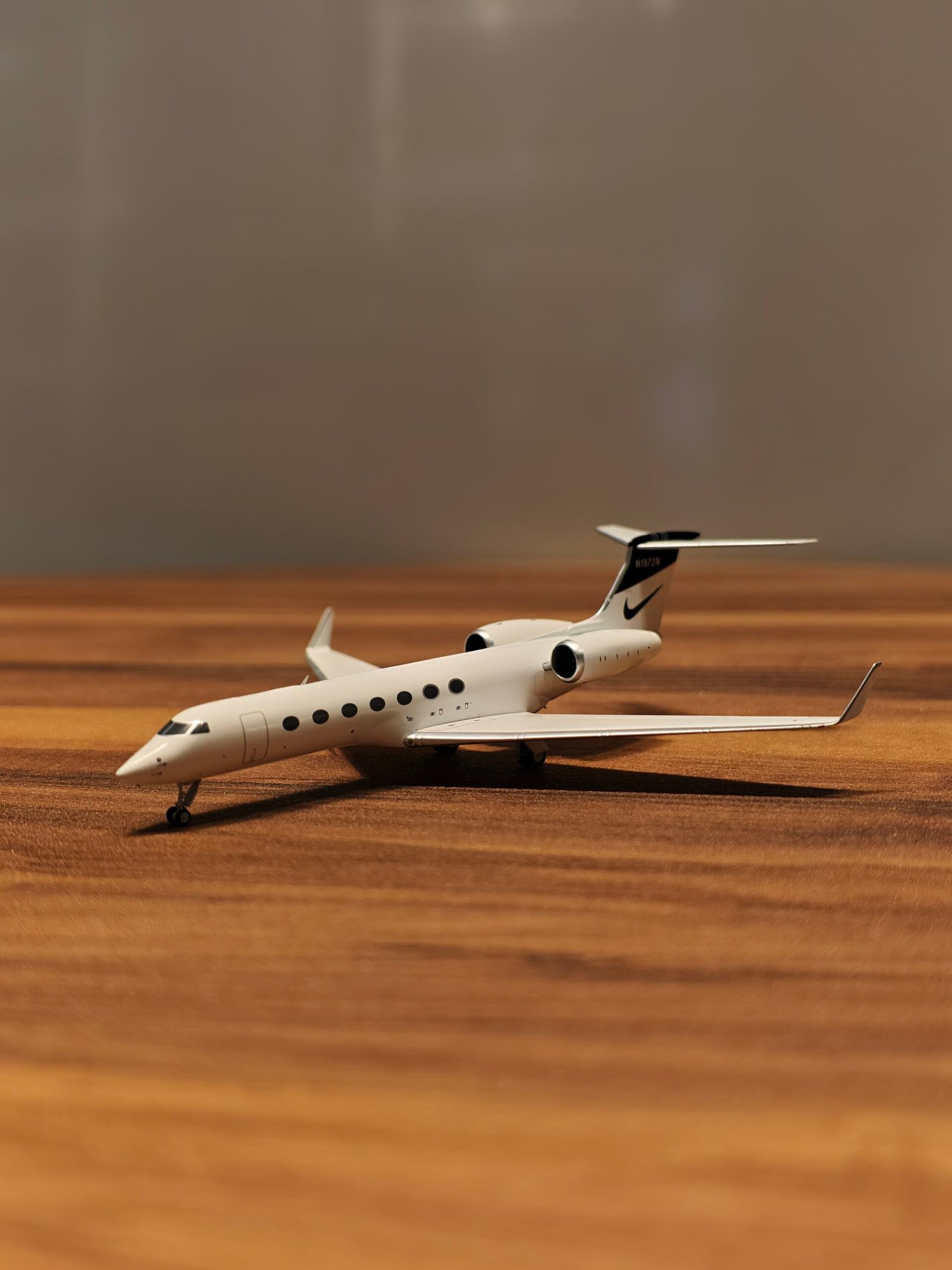 GulfStream G550 N1972N (Black&White) 1:200