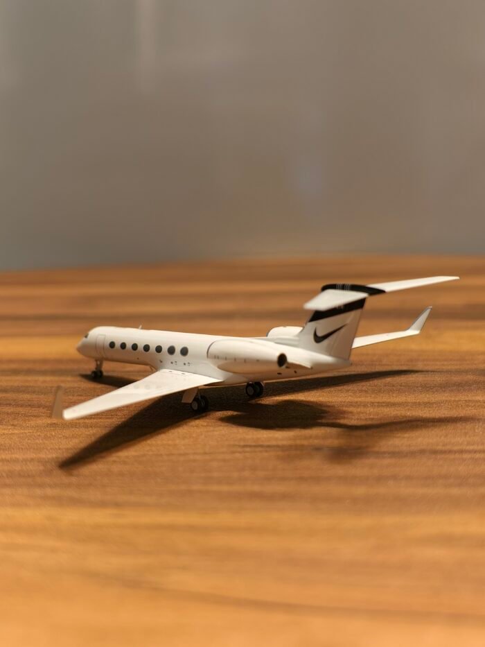 GulfStream G550 N1972N (Black&White) 1:200 - Image 3