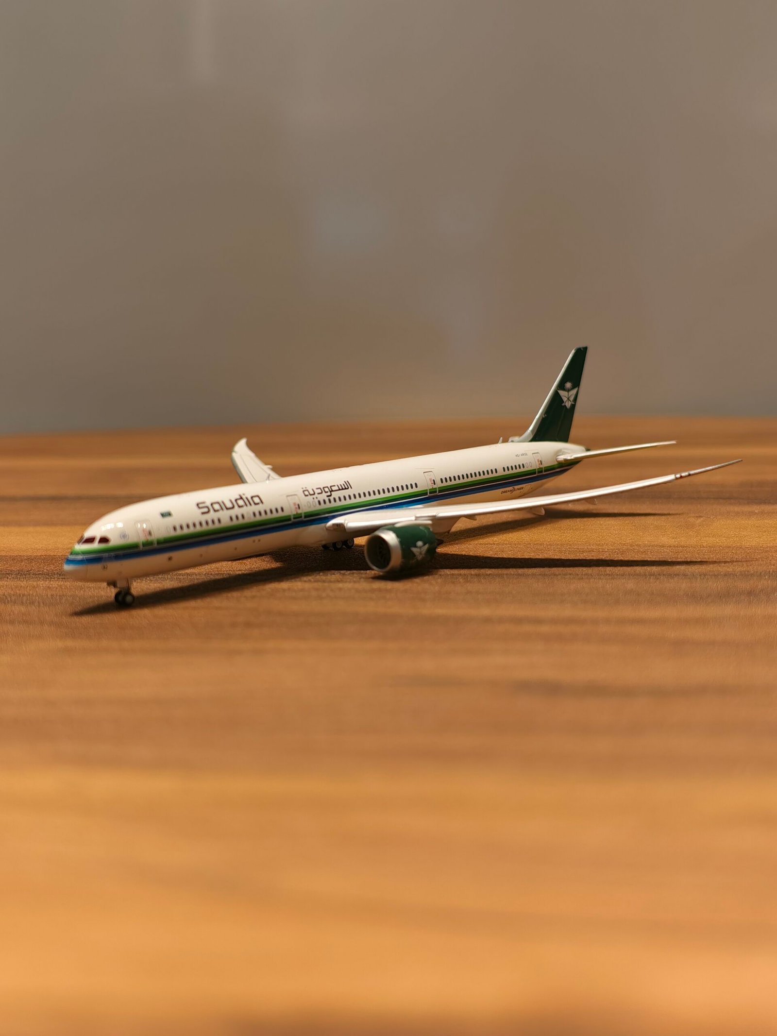 Saudia Boeing 787-10 (Green) Scale 1/400 - Image 2