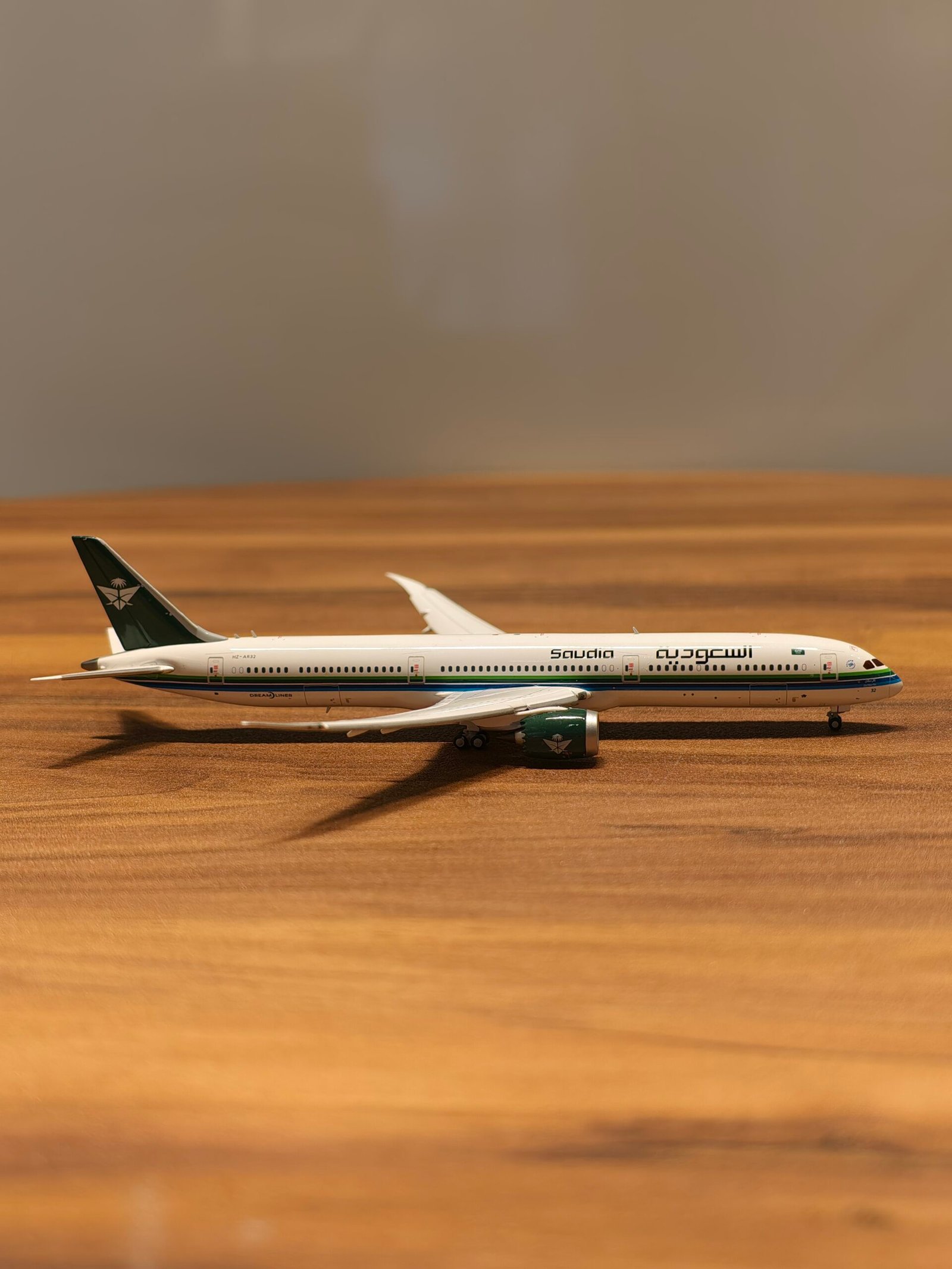 Saudia Boeing 787-10 (Green) Scale 1/400 - Image 3