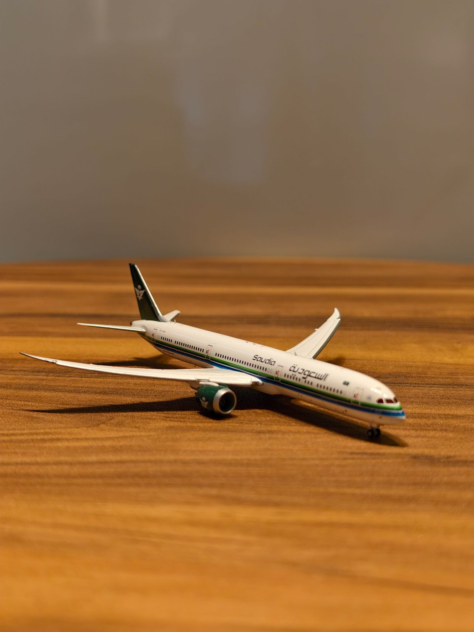 Saudia Boeing 787-10 (Green) Scale 1/400