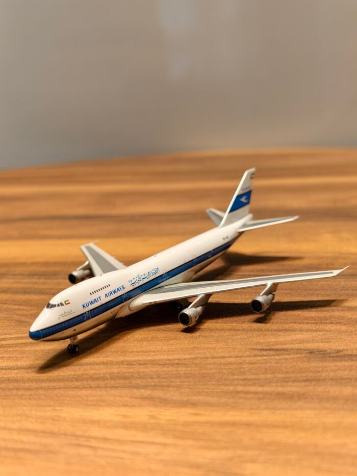 Kuwait Airways (White Green) 1:400
