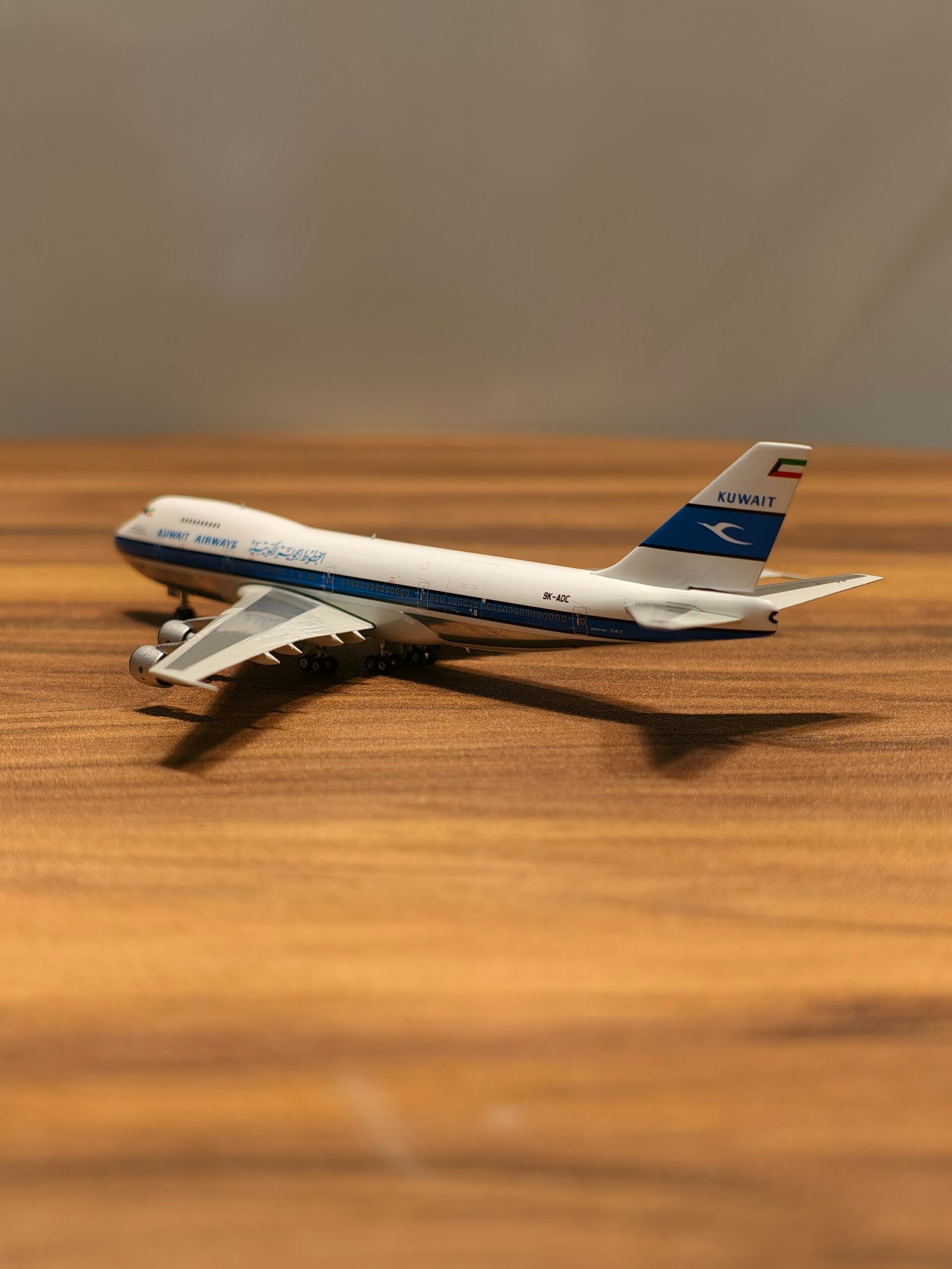 Kuwait Airways (White Green) 1:400 - Image 3