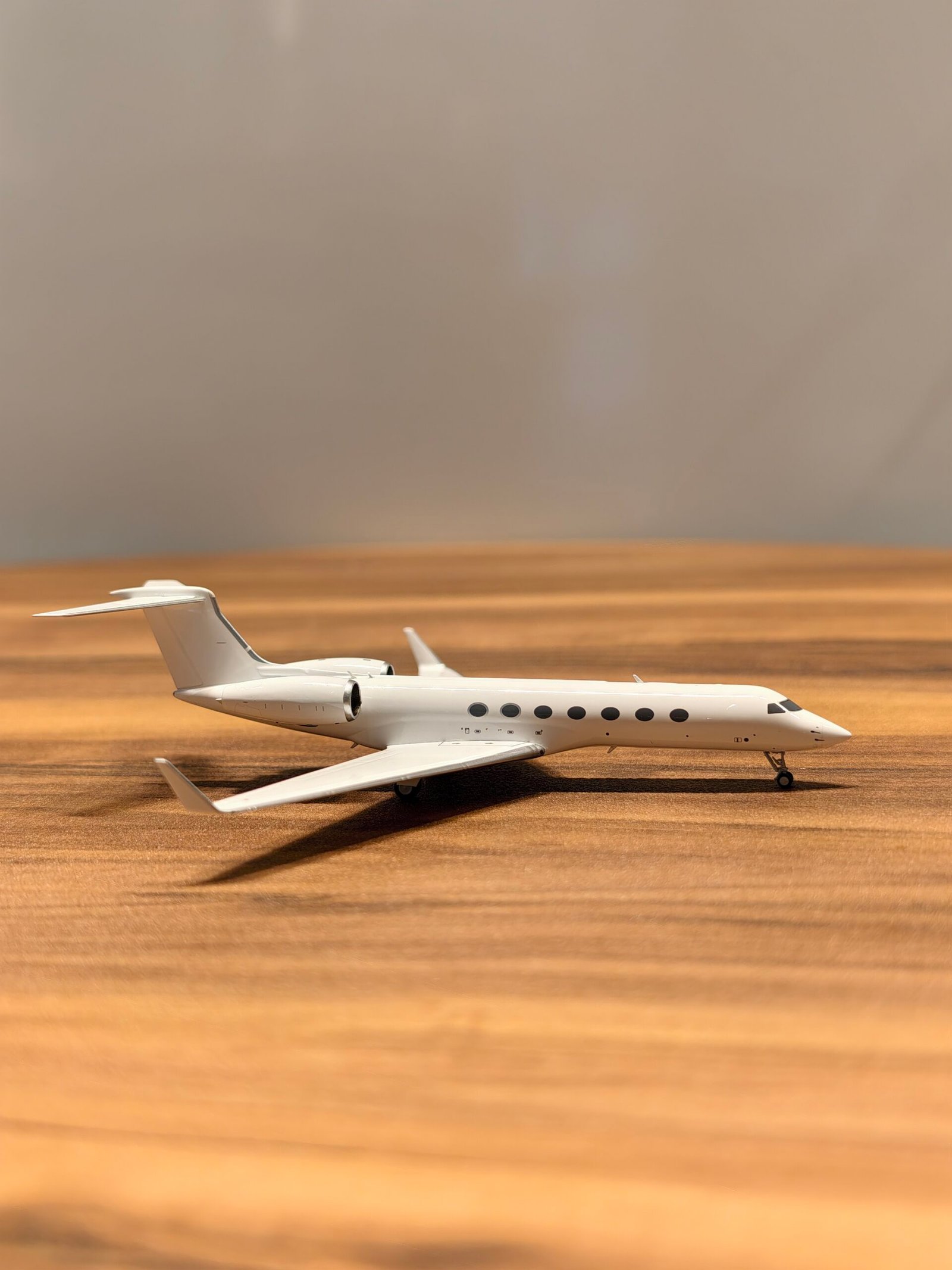 GulfStream G550 (White) 1:200 - Image 2