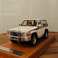 Nissan Patrol 1994 White 1:18