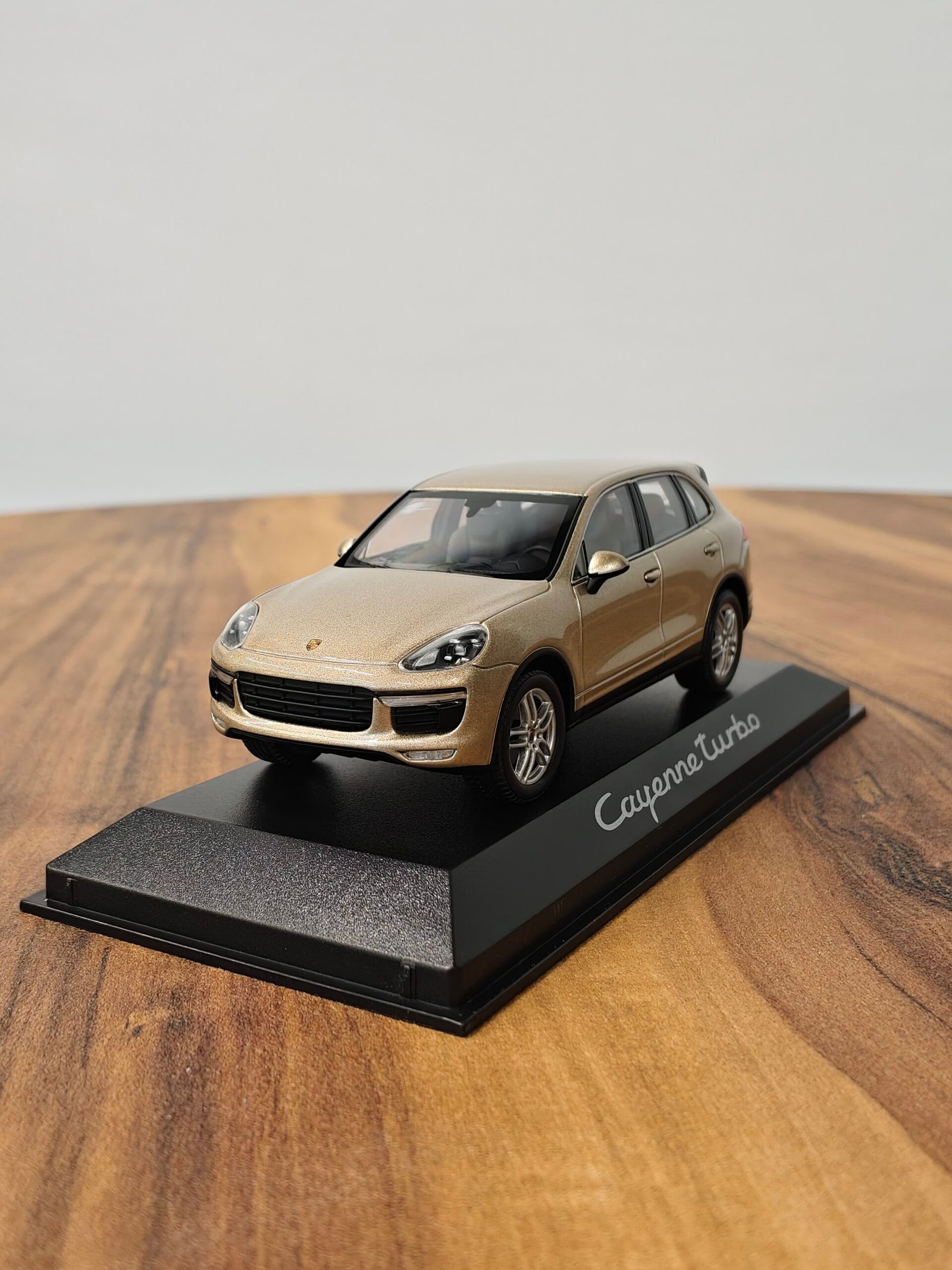 Porsche Cayenne turbo 1:43 brown