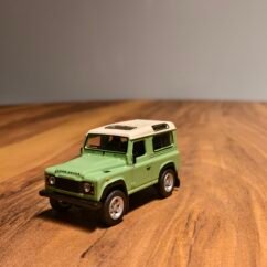 Land Rover Defender (Green) Scale 1/64