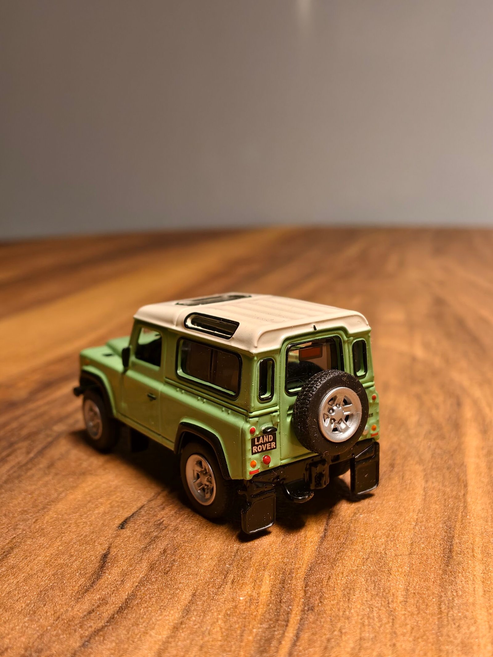 Land Rover Defender (Green) Scale 1/64 - Image 2