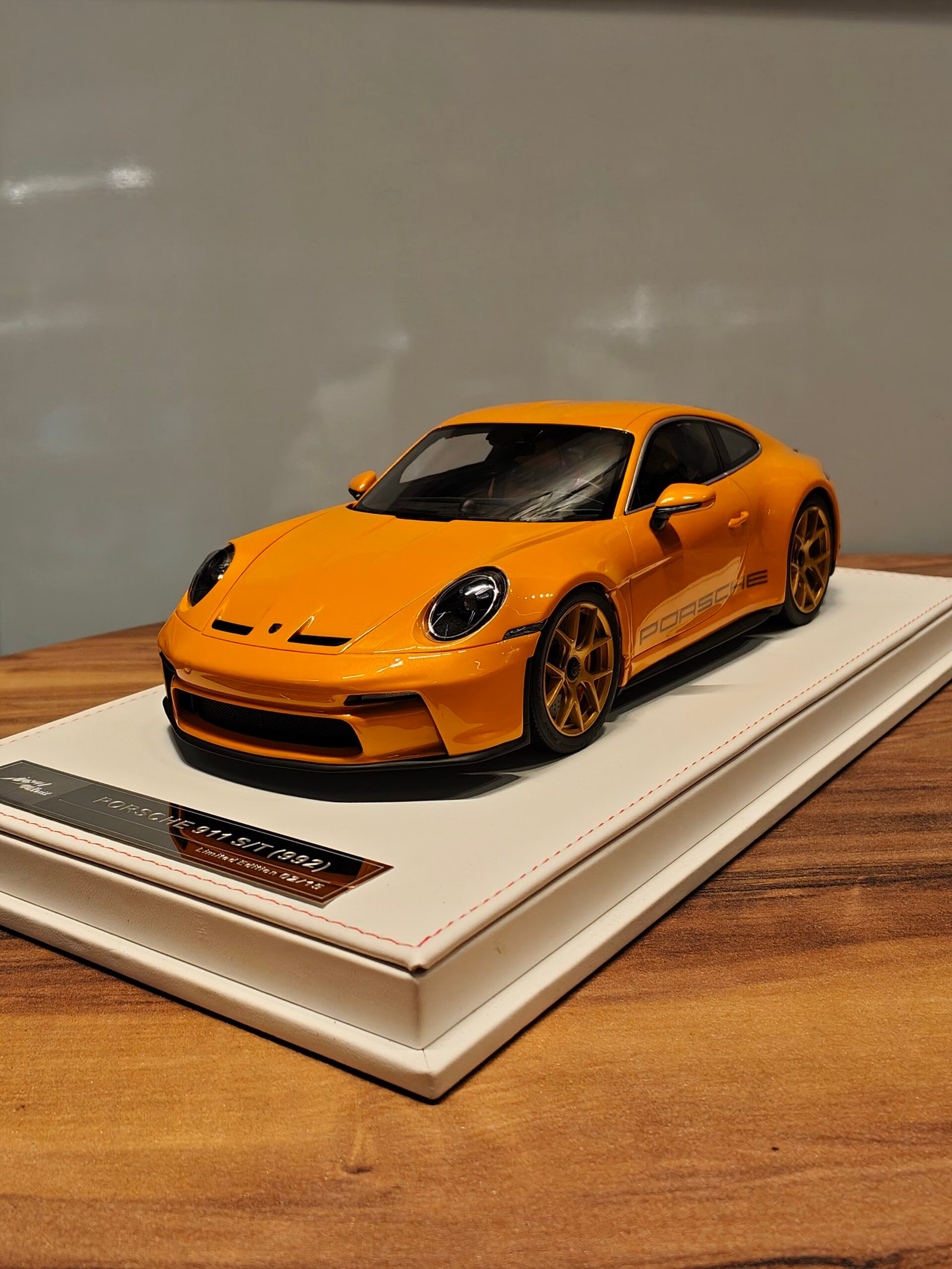Porsche 911 S/T (992) Orange & Golden 1:18