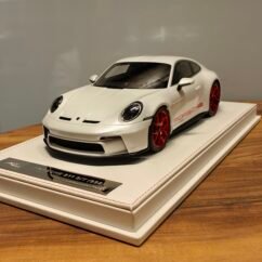 Porsche 911 S/T (992) White and Red Scale 1/18