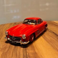 Mercedes-Benz 300SL Coupé (Red) Scale 1:18