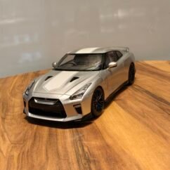 Nissan GT-R 35 Metal Silver Scale 1/18