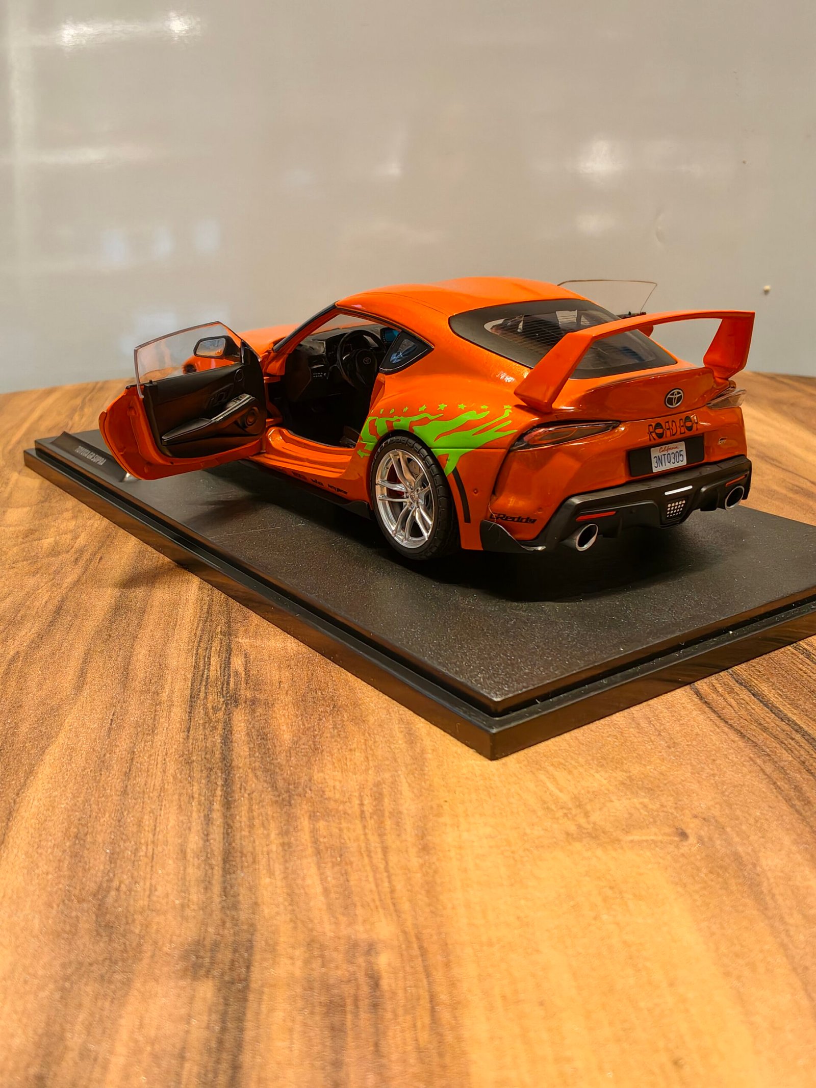 Toyota GR Supra Orange 1:18 - Image 7