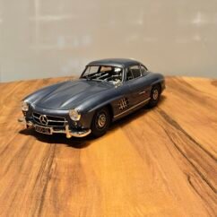 Mercedes-Benz 300 SL Coupe 1:18 Blue Light