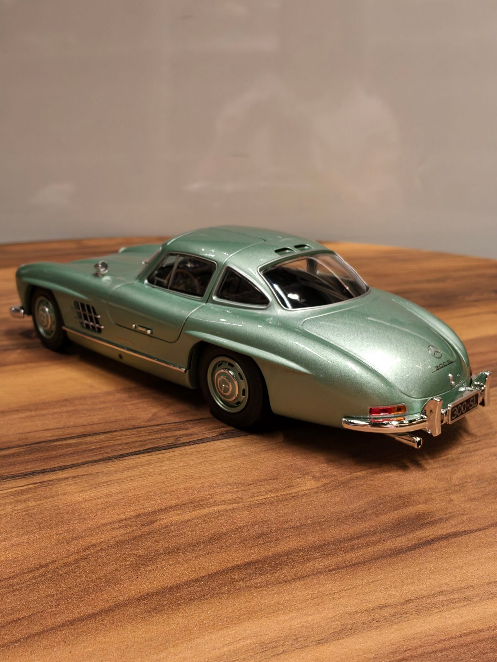 Mercedes-Benz 300 SL Coupe 1:18 Green Light - Image 8