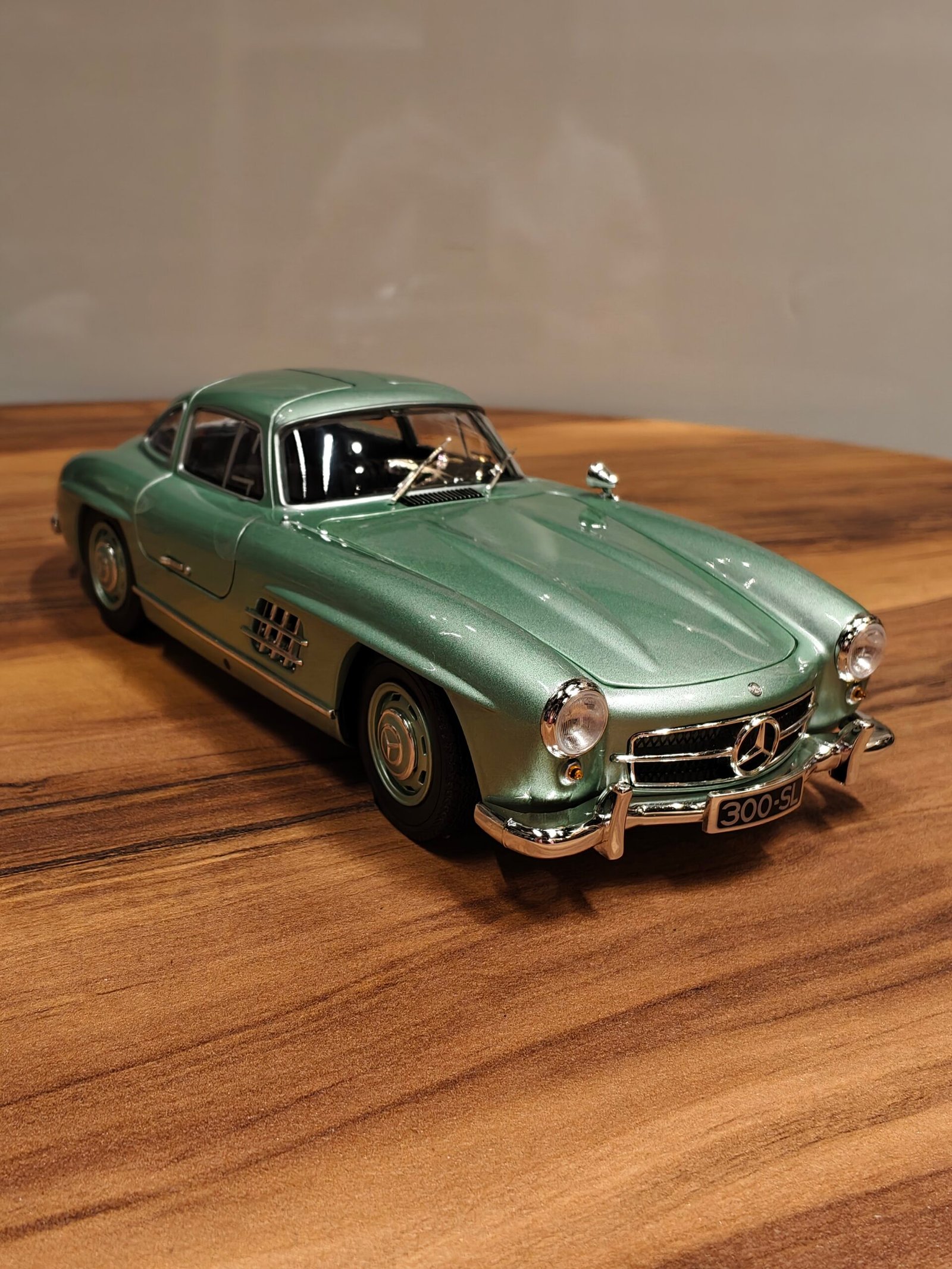 Mercedes-Benz 300 SL Coupe 1:18 Green Light - Image 7