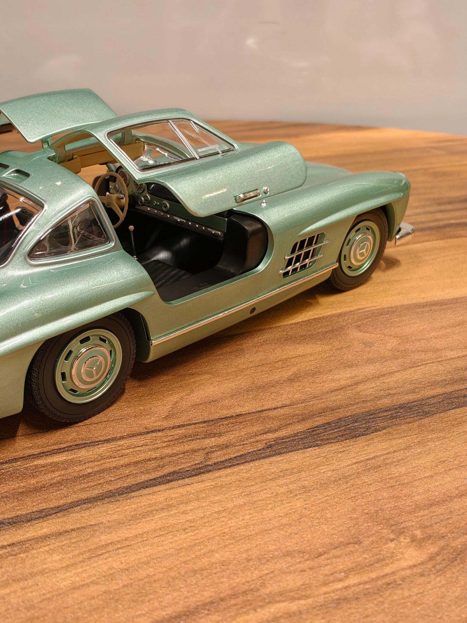 Mercedes-Benz 300 SL Coupe 1:18 Green Light - Image 5