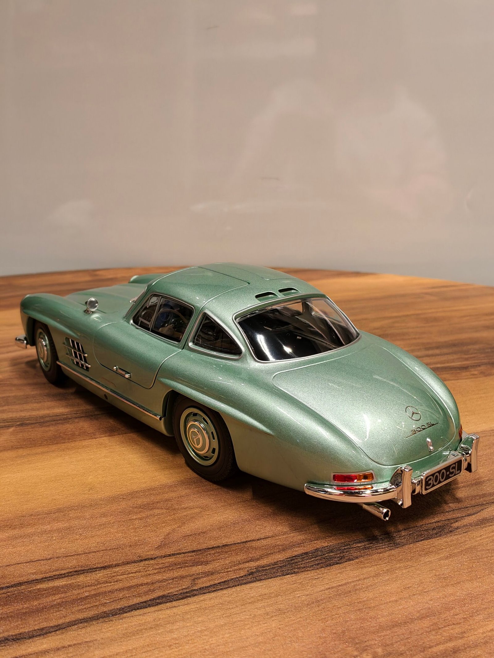 Mercedes-Benz 300 SL Coupe 1:18 Green Light - Image 3