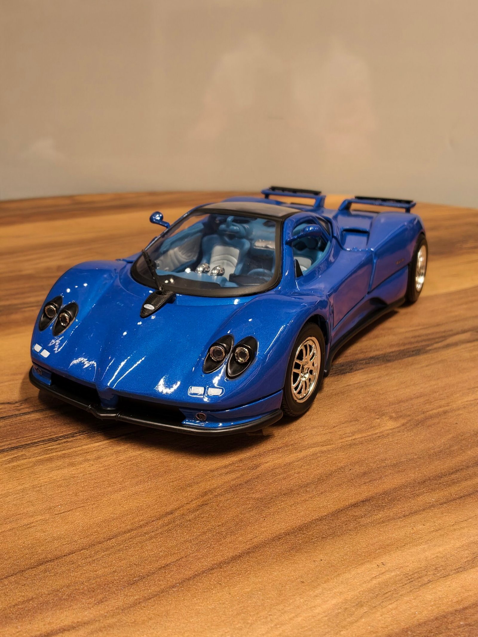 Pagani Zonda C12 (Blue) Scale 1/18