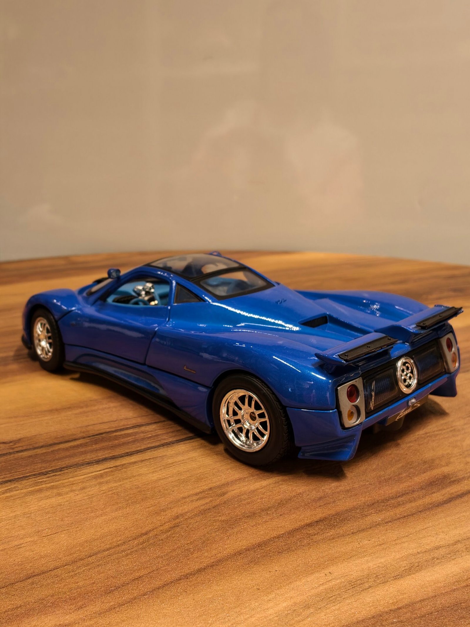 Pagani Zonda C12 (Blue) Scale 1/18 - Image 2