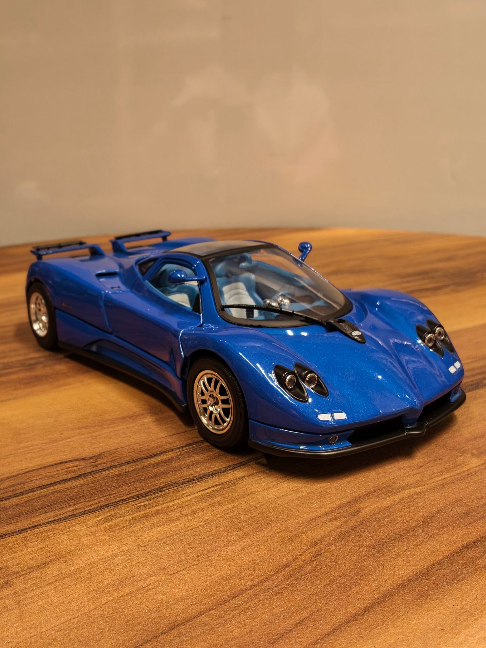 Pagani Zonda C12 (Blue) Scale 1/18 - Image 8
