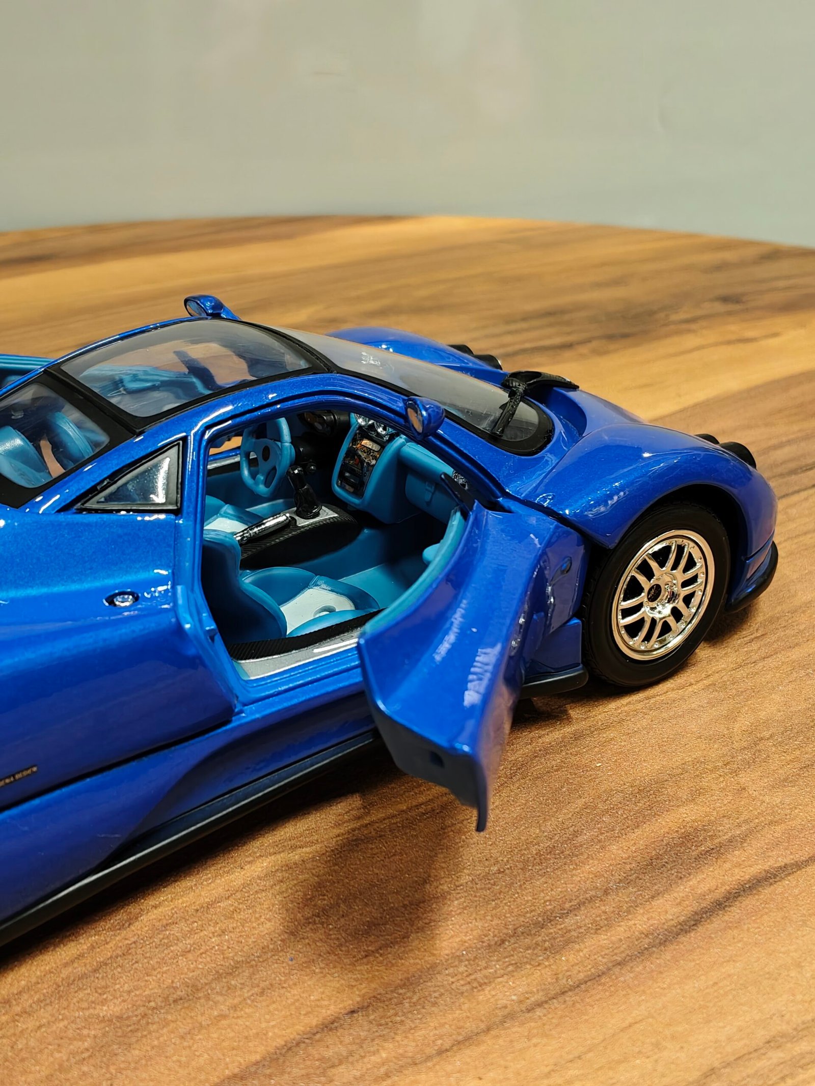 Pagani Zonda C12 (Blue) Scale 1/18 - Image 6