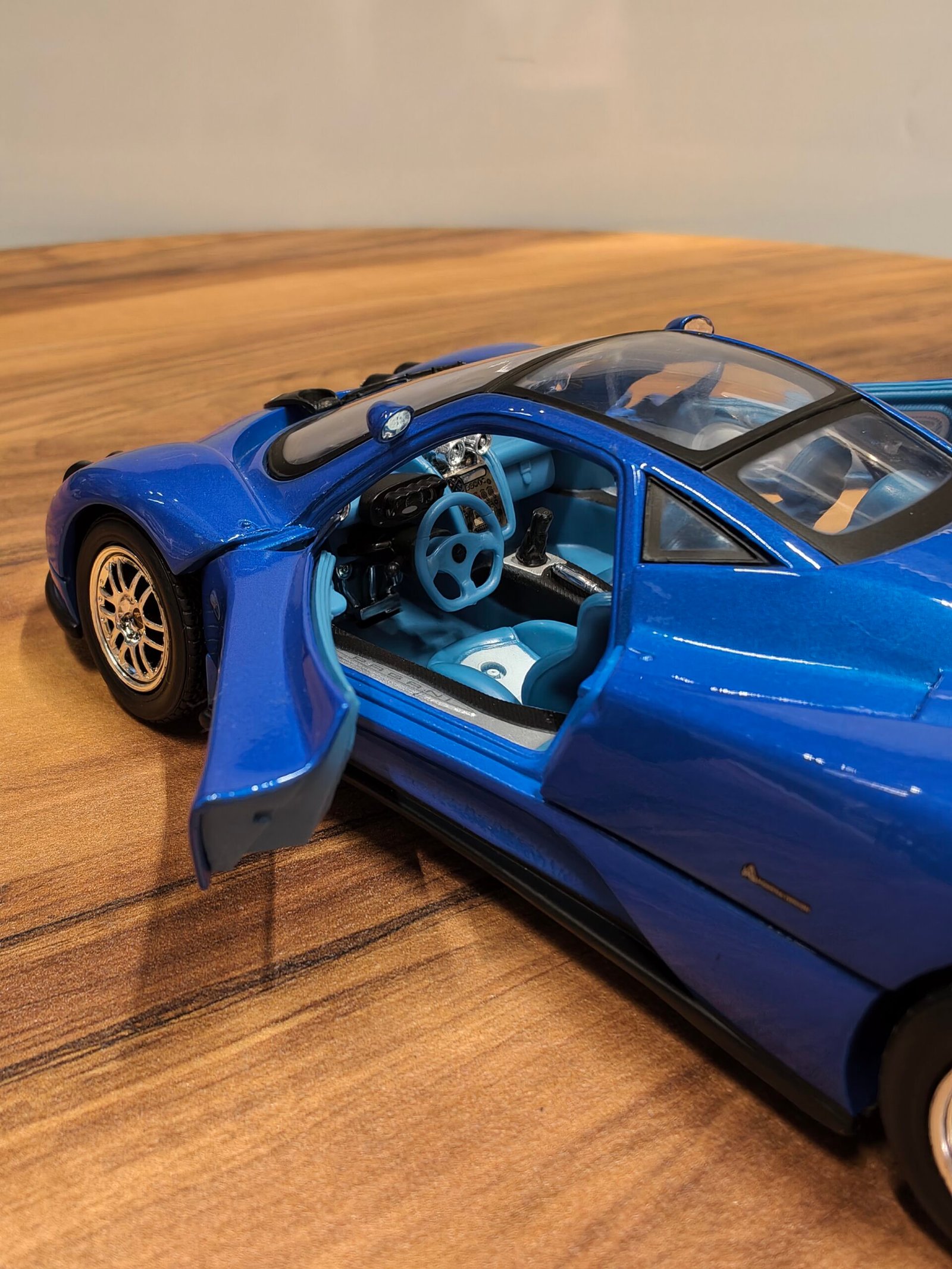 Pagani Zonda C12 (Blue) Scale 1/18 - Image 5