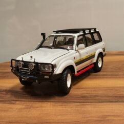 Toyota Land Cruiser Model Kengfai White Scale 1/18