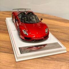 Porsche 918 Spyder (Red) Scale 1/18