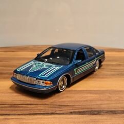 1993 Chevy Caprice 1:24 Blue