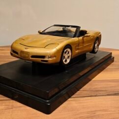 Corvette 1998 (Gold) Scale 1/18