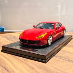 Ferrari GTC4 Lusso 1:18 Red