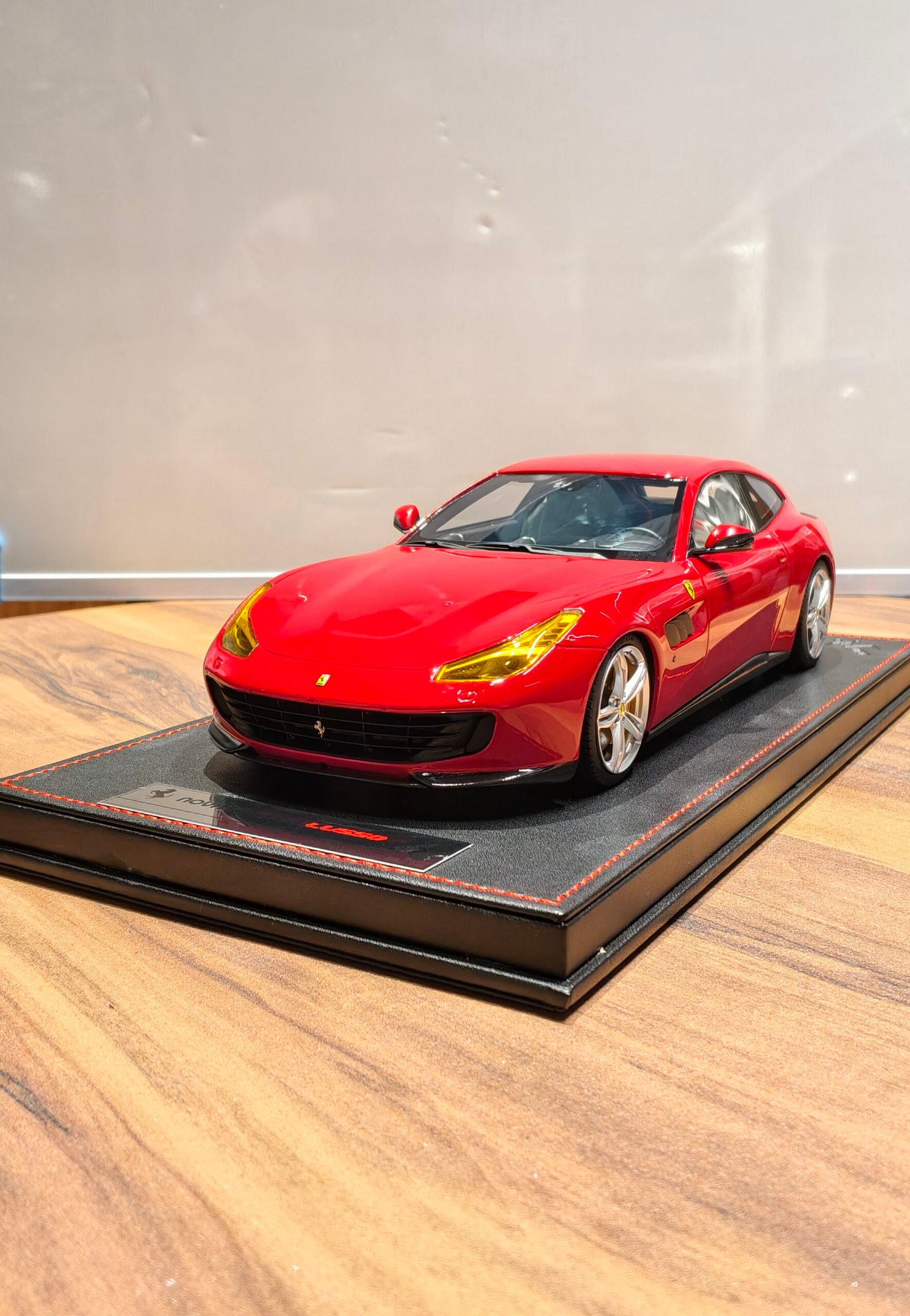 Ferrari GTC4 Lusso 1:18 Red - Image 4