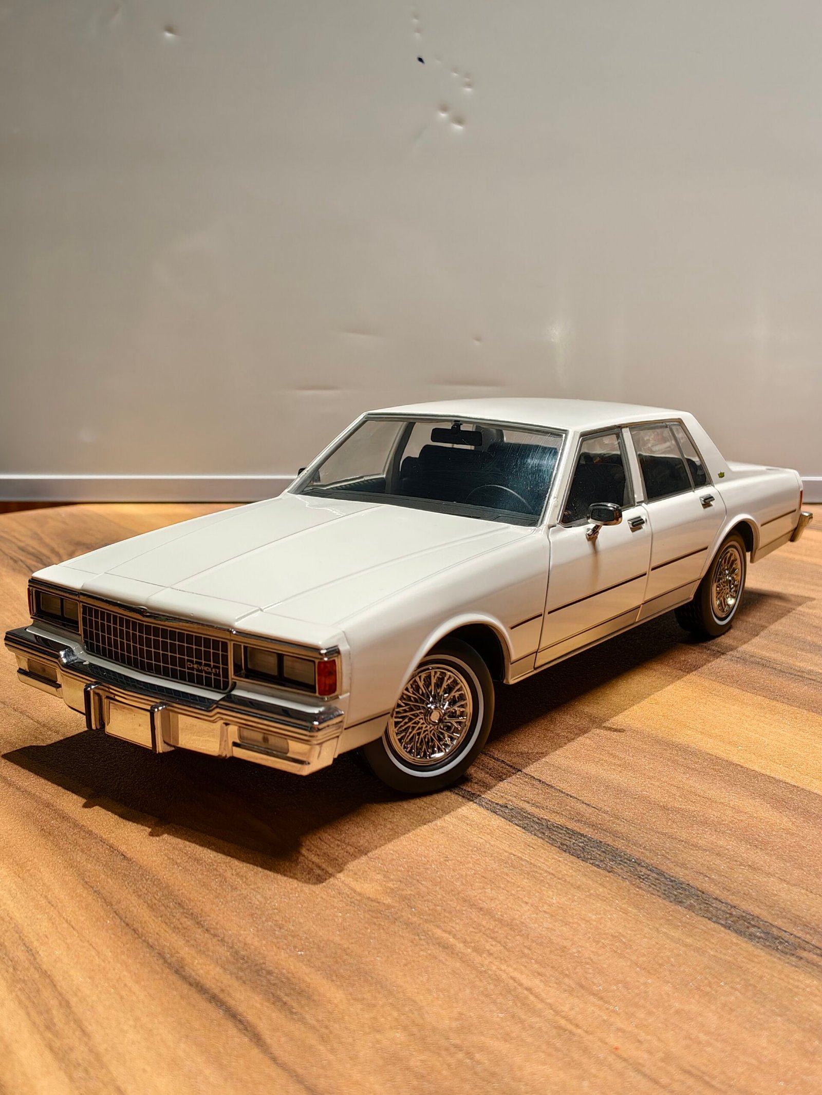 1980 Chevrolet Caprice Classic 1:18 White