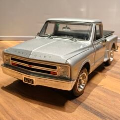 1968 Chevy C10 Stepside 1:18 Silver