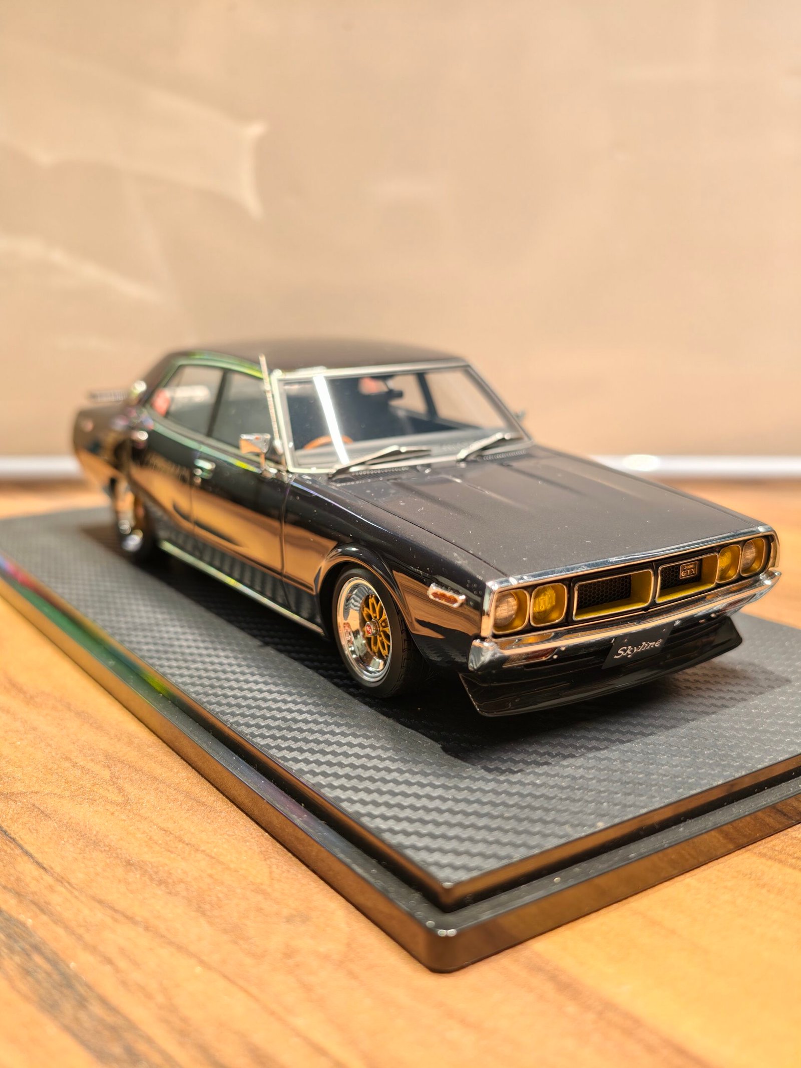 Nissan skyline 2000 GTX GC110 Black 1:18 - Image 2