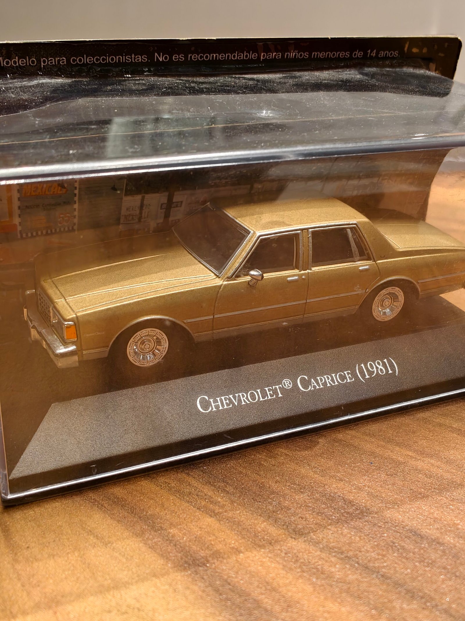 Chevrolet Caprice 1981 Gold 1:43 - Image 3