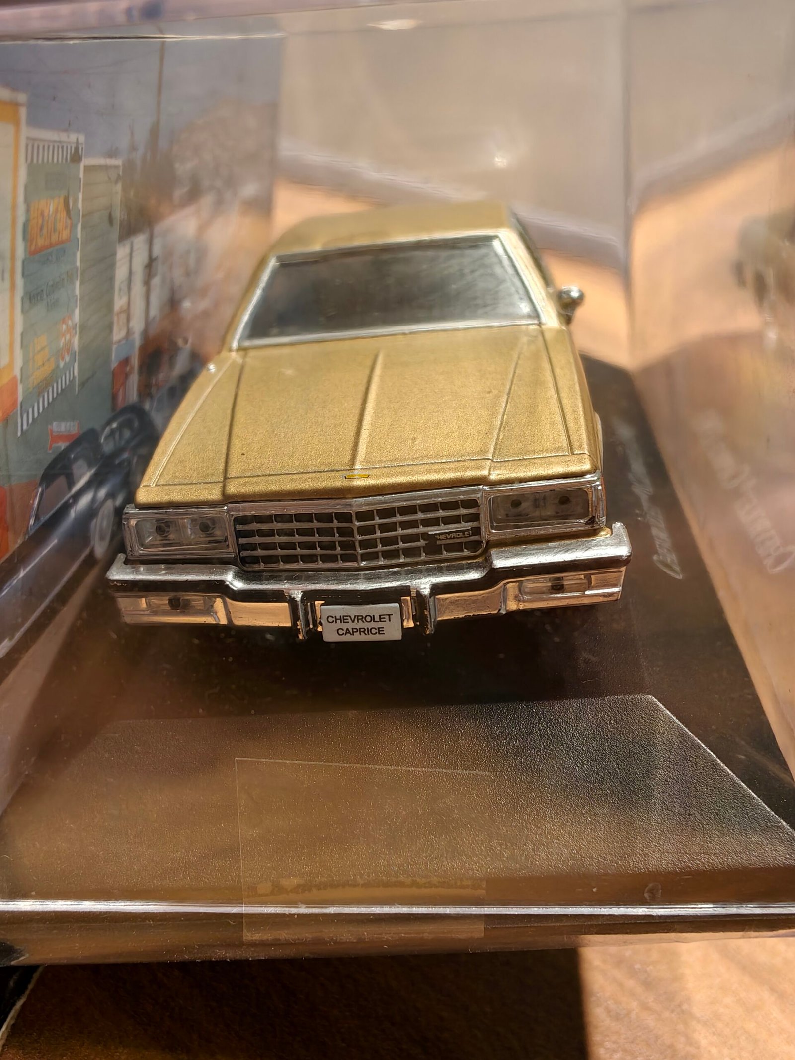 Chevrolet Caprice 1981 Gold 1:43 - Image 4