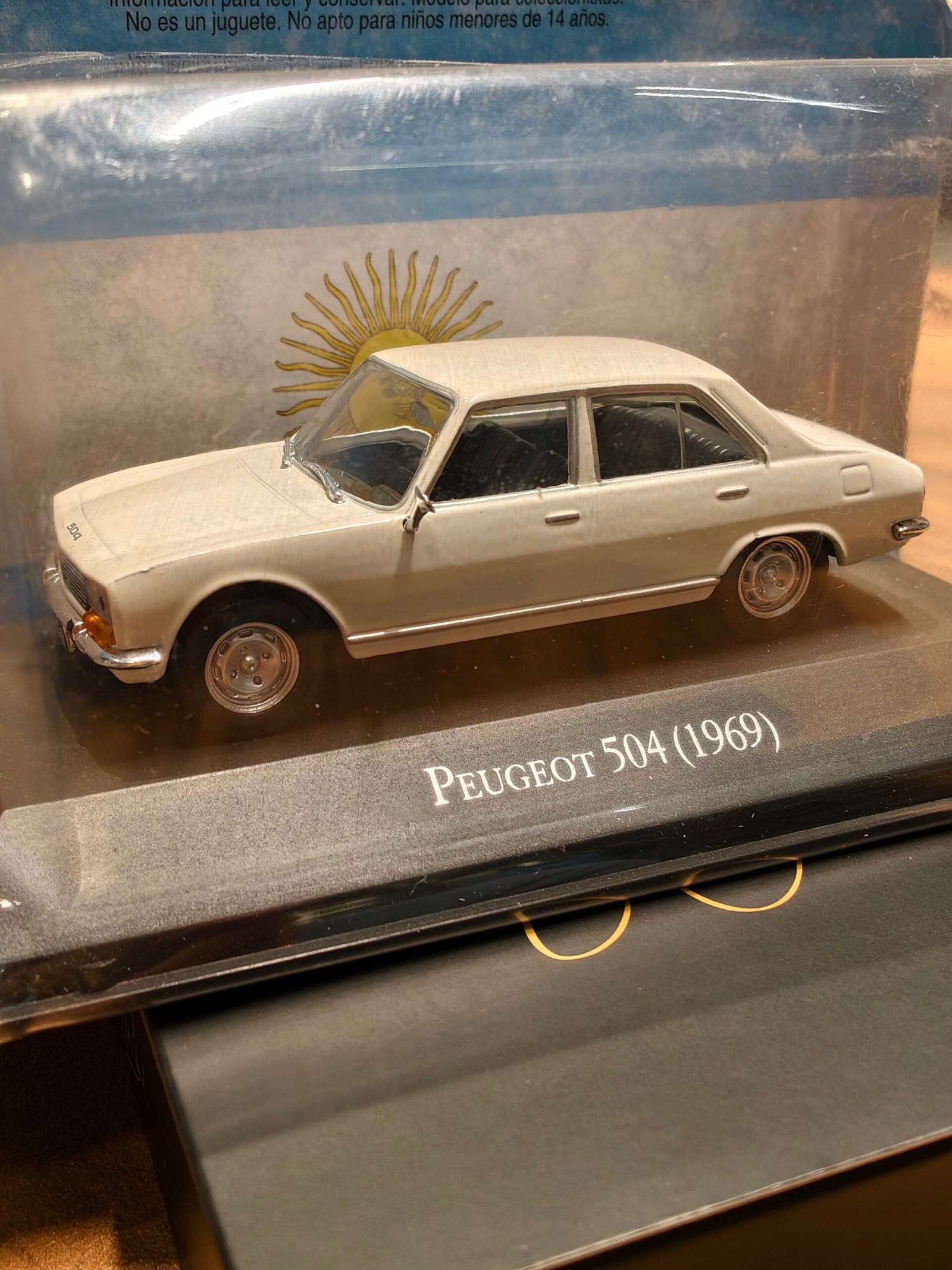 Peugeot 504 -1969 White 1:43