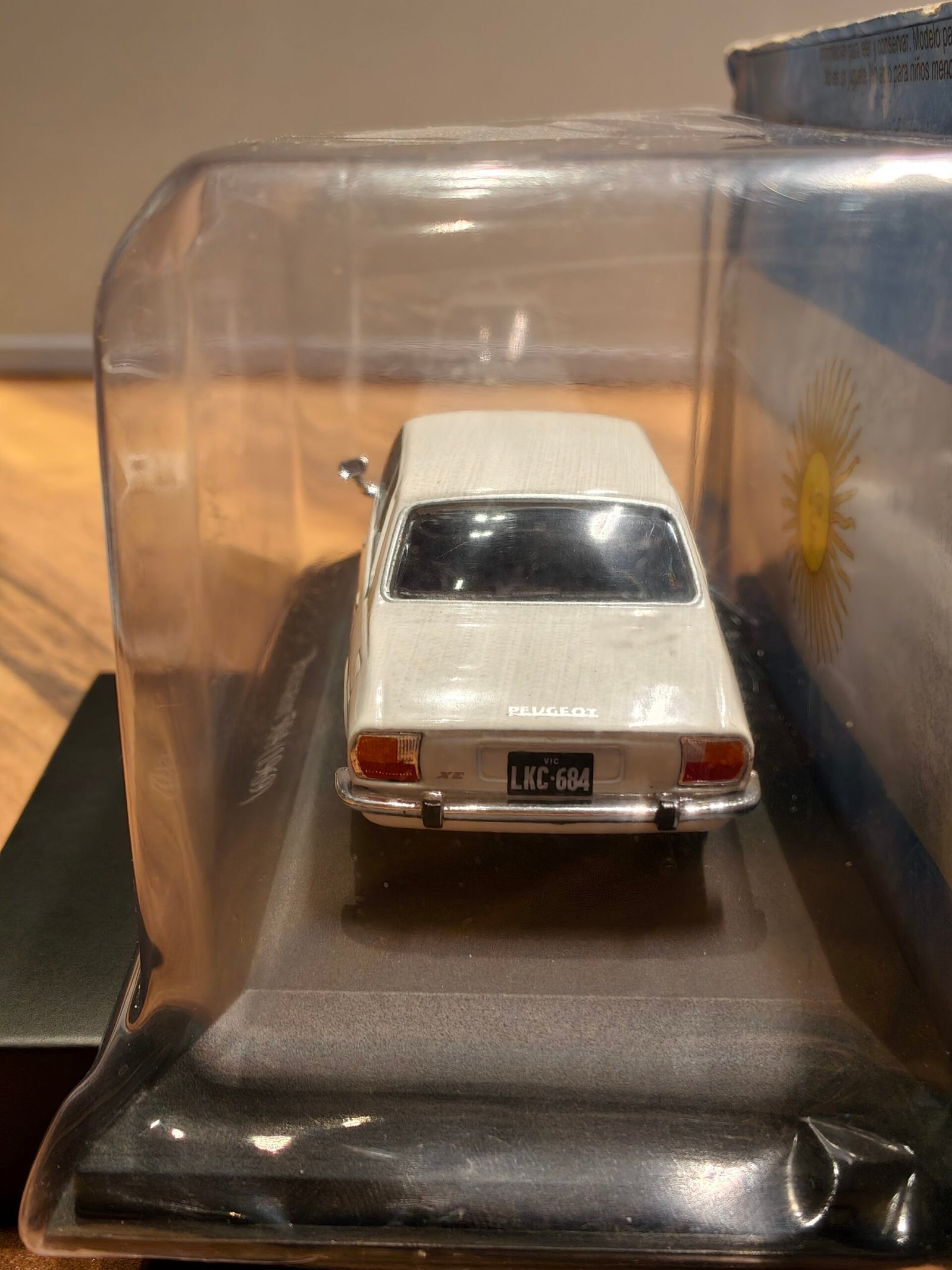 Peugeot 504 -1969 White 1:43 - Image 3