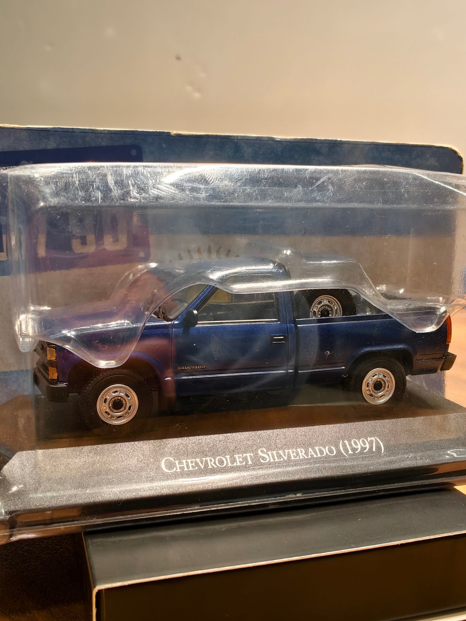 Chevrolet Silverado 1997 Blue 1:43 - Image 3