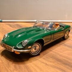 Jaguar E-Type 1971 (Green) Scale 1/18