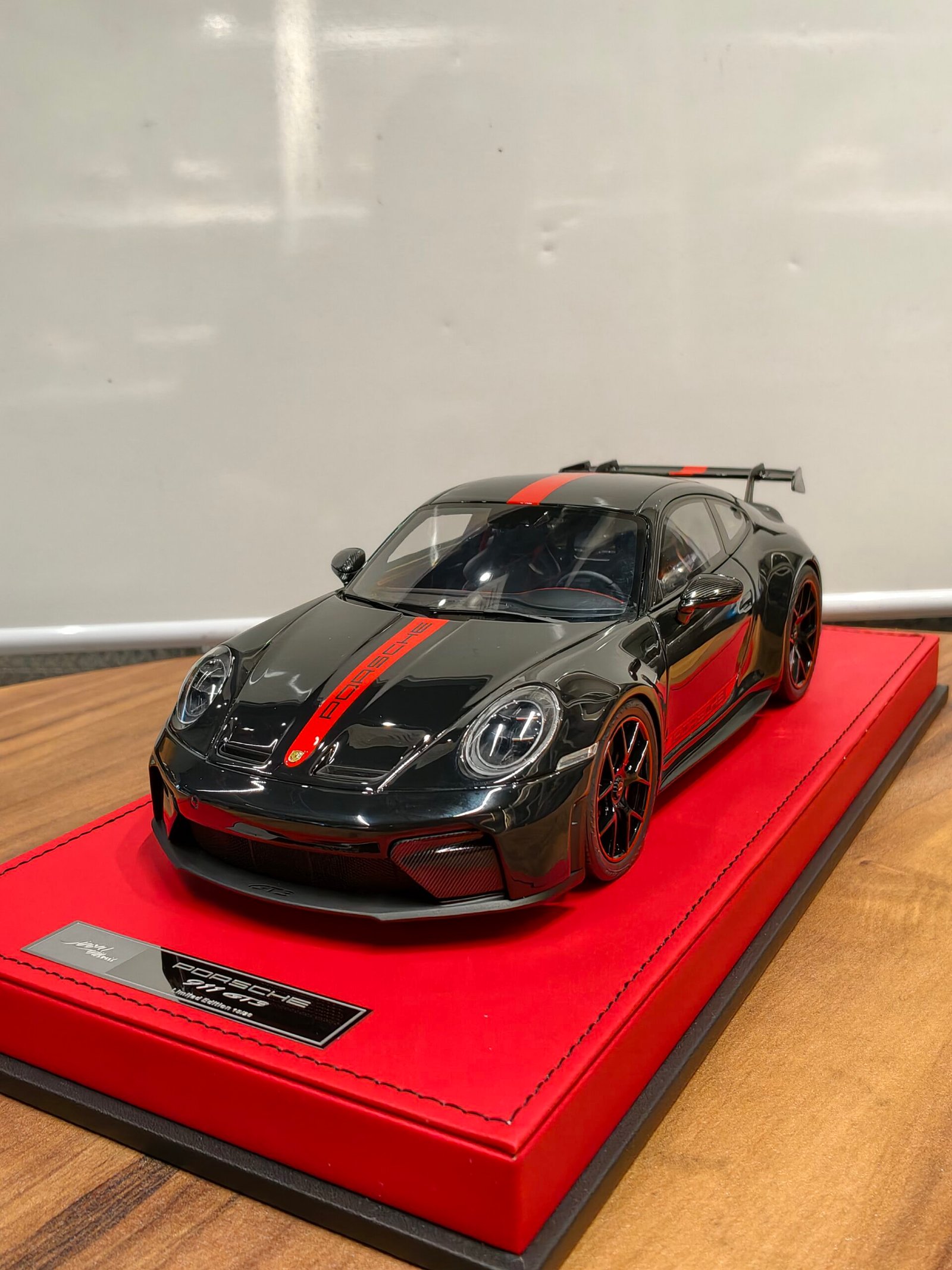 Porsche 911 GT3 15/20 (Black) Scale 1/18