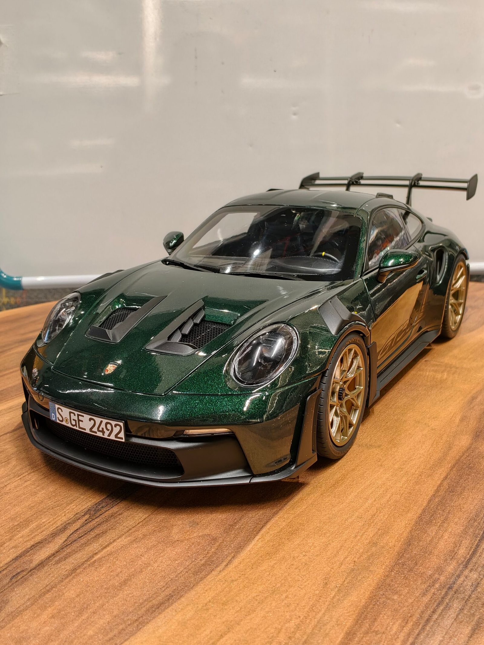 Porsche 911 GT3 RS 2022 Jetgreen Metallic & Black 1:12