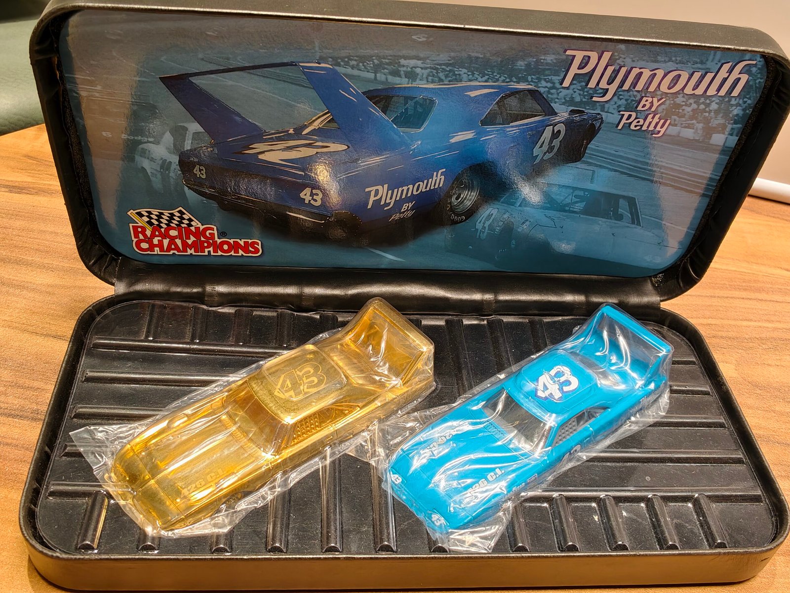 43 Plymouth Richard Petty Scale 1/43 Gold and Blue